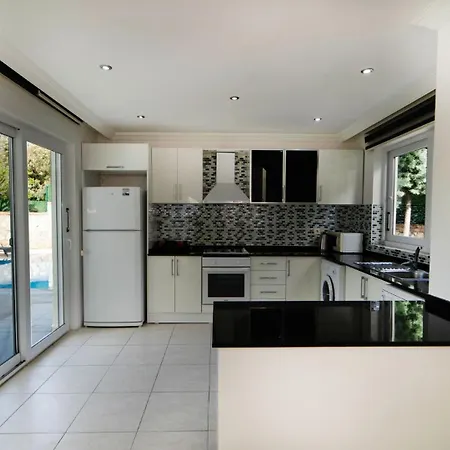 Valley 6, 4 Bedroom, Private Arge Pool, Near Aquapark Vilă